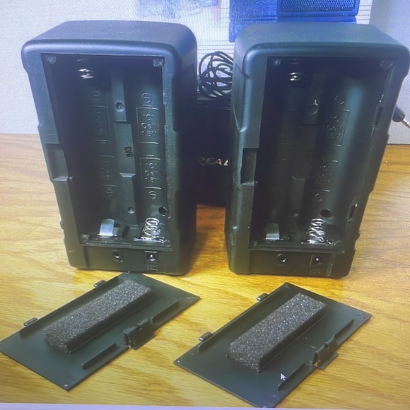 Realistic minimus 0.9 portable amplified studio speaker case cables - Picture 11 of 13